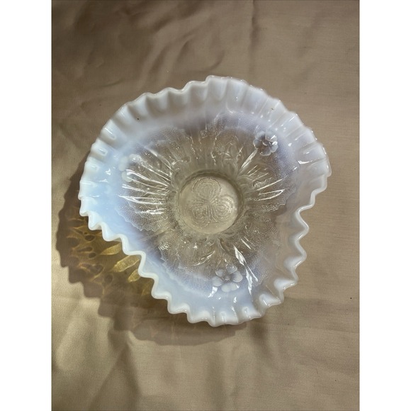 Unmarked Other - BEAUTIFUL! OPALESCENT BOWL WAVY WITH RUFFLED‎ EDGE 7 X 2.5 (832)